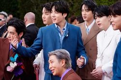 Khoảnh khắc 'cưng xỉu' của BTS ở Grammy không có trên TV
