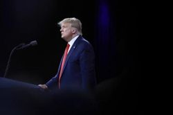 Cựu Tổng thống Donald Trump đang giàu có trở lại