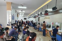 Dân đổ xô đi làm thủ tục giấy tờ nhà đất vì tin đồn 'sốt' đất vùng ven Đà Nẵng