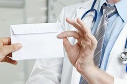 Sở Y tế Thái Bình cấm nhân viên hách dịch, gợi ý người dân đưa tiền