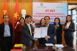 Hỗ trợ nông dân chuyển đổi số trong sản xuất và tiêu thụ nông sản
