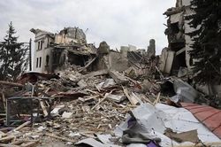 Tàu nước ngoài bị tên lửa đánh chìm ở Mariupol, Ukraine