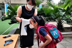 Học sinh lớp 1 - 6 Hà Nội lần đầu đến trường đảm bảo an toàn phòng dịch