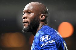 Lukaku với pha hỏng ăn thổi bay cơ hội của Chelsea