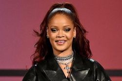Forbes gọi tên Rihanna là nữ ca sĩ giàu có nhất