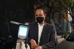 Truy tìm lái xe 'nồng mùi cồn' phóng ô tô vào cảnh sát rồi chạy trốn
