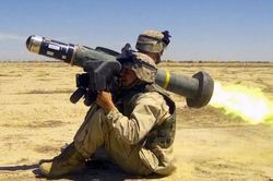 Mỹ viện trợ cho Ukraine 10 tên lửa Javelin trên mỗi xe tăng Nga