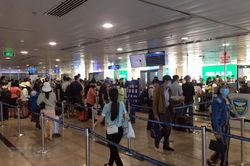 Sân bay Tân Sơn Nhất lo thiếu 1.100 lượt taxi dịp cao điểm 30/4-1/5