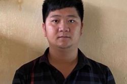 Thanh niên đi xe không biển, cầm bộ đàm tự xưng là công an rồi chặn xe thu tiền