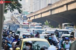 Biển người chen chân rời khỏi Hà Nội dịp nghỉ lễ