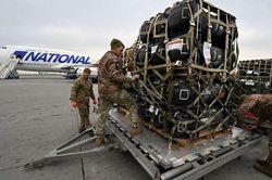 NATO đồng ý cấp vũ khí hạng nặng cho Ukraine