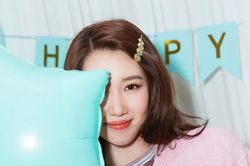 Thúy Ngân khoe quà sinh nhật từ 'người ấy', phải chăng ngầm khẳng định đã có nửa kia?