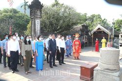 Lễ mở cửa đền tại Lễ hội Hoa Lư 2022