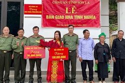 Bàn giao nhà tình nghĩa cho cán bộ Công an có hoàn cảnh khó khăn