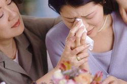 Về ra mắt họ hàng nhà bạn trai, vô tình bắt gặp hành động lạ của bố chồng tương lai khiến tôi lập tức muốn hủy hôn