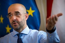 Hungary nêu lý do không viện trợ vũ khí cho Ukraine