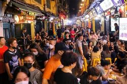 Quán bar tại Hà Nội hoạt động trở lại từ 0h ngày 8/4