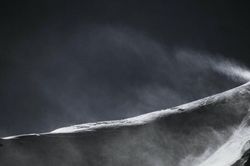 Giá Bitcoin hôm nay 9/4: Biến động trái chiều