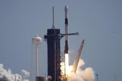 SpaceX khởi hành đưa 3 du khách lên trạm vũ trụ với giá 55 triệu USD mỗi người