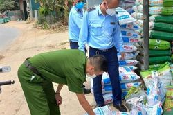 Cơ sở kinh doanh đang bán 5 tấn thức ăn chăn nuôi hết hạn sử dụng ra thị trường