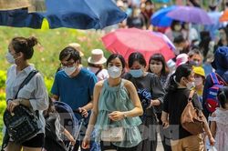 Ngàn người đổ về vườn thú Hà Nội trong ngày đầu nghỉ lễ
