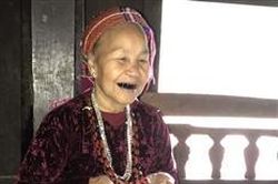 Pa Tầng có nữ già làng...
