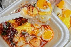 Bánh tráng chấm trứng lòng đào 'béo tận óc'