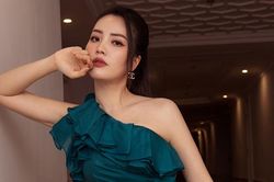 Á hậu Thụy Vân chia sẻ bí quyết gần gũi, không tạo áp lực học tập cho con