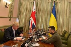 Thủ tướng Anh tới Kiev, tuyên bố viện trợ vũ khí nóng cho Ukraine