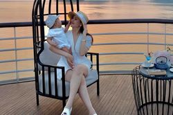 Xả kho loạt ảnh du lịch, Phanh Lee hiếm hoi hé lộ diện mạo nhóc tỳ