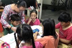 Lớp học nghĩa tình của 'bà ngoại' tại xóm nghèo quận 2