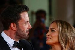 Sau hôn lễ của quý tử nhà Beckham sẽ là 'siêu đám cưới' của Jennifer Lopez và Ben Affleck?