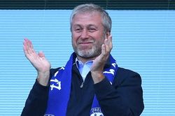 Tỷ phú Abramovich hỏi mua CLB Valencia