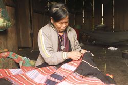 Nỗ lực bảo tồn, phát huy nét đẹp trang phục truyền thống H'rê, Bana