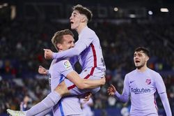 Levante 2-3 Barcelona: 3 lần bị thổi phạt đền, De Jong cứu nguy cho Barca phút bù giờ