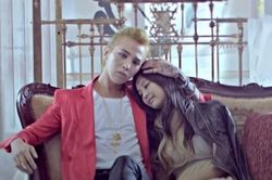 Jennie Blackpink bất ngờ nhuộm tóc siêu chói, lại hao hao G-Dragon