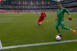Fan Man City kinh ngạc trước thần kinh 'thép' của Ederson