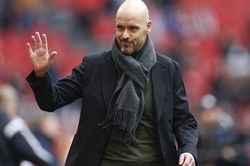 Bóng đá hôm nay 11/4: Lộ lí do Erik ten Hag chưa nhận lời MU. Barcelona nhắm Joao Felix thay Messi