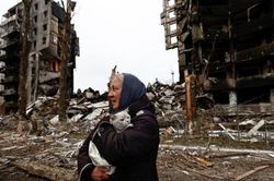 Tình báo Anh nói Nga sử dụng vũ khí tăng nguy cơ gây thương vong cho dân thường, Moscow nói gì?