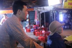 Chàng trai hiếu thảo cùng xe ve chai khắp nẻo Sài Gòn