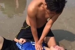 Thăng cấp bậc hàm cho chiến sĩ công an cứu 4 người đuối nước ở biển Vũng Tàu