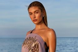 Thói quen trang điểm của Hailey Bieber