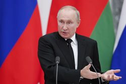 Ông Putin yêu cầu đưa phi hành gia Belarus lên vũ trụ