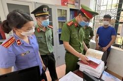 Khởi tố cán bộ địa chính hành dân, buộc phải 'bôi trơn' mới làm thủ tục cấp đổi sổ đỏ