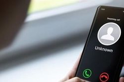 'Bốc hơi' 300 triệu đồng trong tài khoản vì tải ứng dụng của đội trưởng hình sự rởm