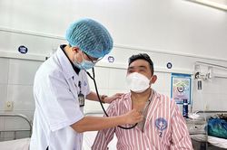 Đà Nẵng: Gắp thành công viên thuốc còn nguyên vỏ trong khí quản bệnh nhân suốt 3 năm