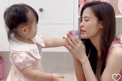 'Soi' tủ quần áo đồ sộ của con gái Đông Nhi