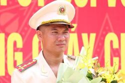 Thăng 2 cấp hàm đối với cảnh sát cứu 4 người khỏi đuối nước