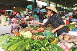 Đời sống chật vật vì giá cả 'leo thang'