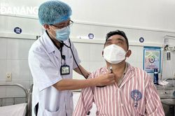 Nội soi lấy viên thuốc còn nguyên vỏ trong khí quản bệnh nhân